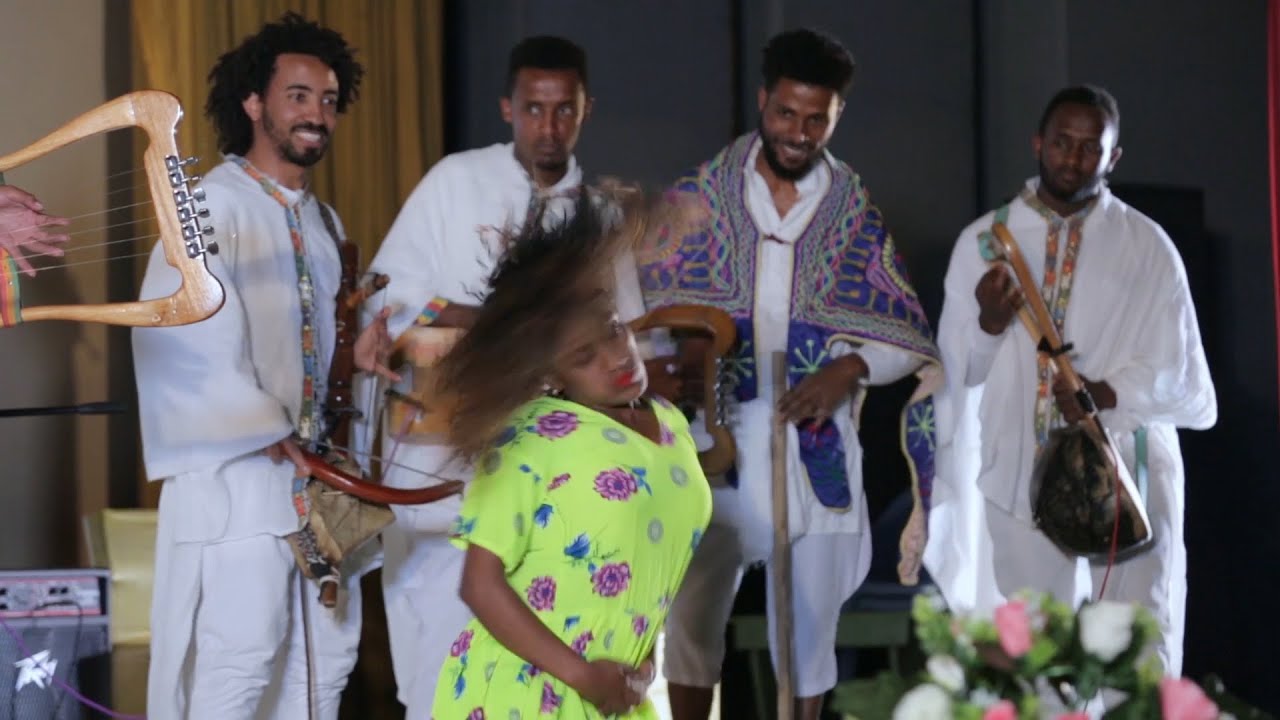 ሞሰብ ባህላዊ የሙዚቃ ቡድን ከልዩ ውዝዋዜ ጋር