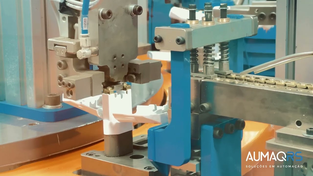 Máquina de montagem automática de plugues