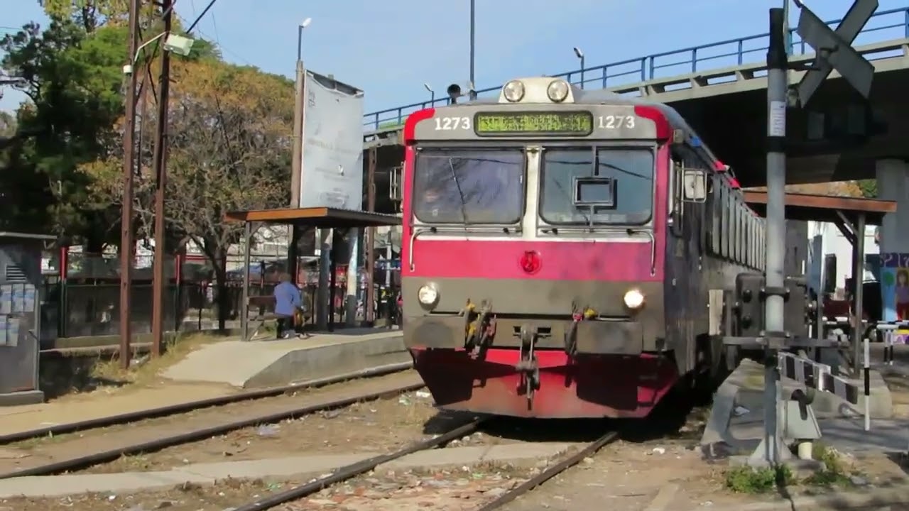 1273 Montevideo   Tren pasando por el Paso Molino