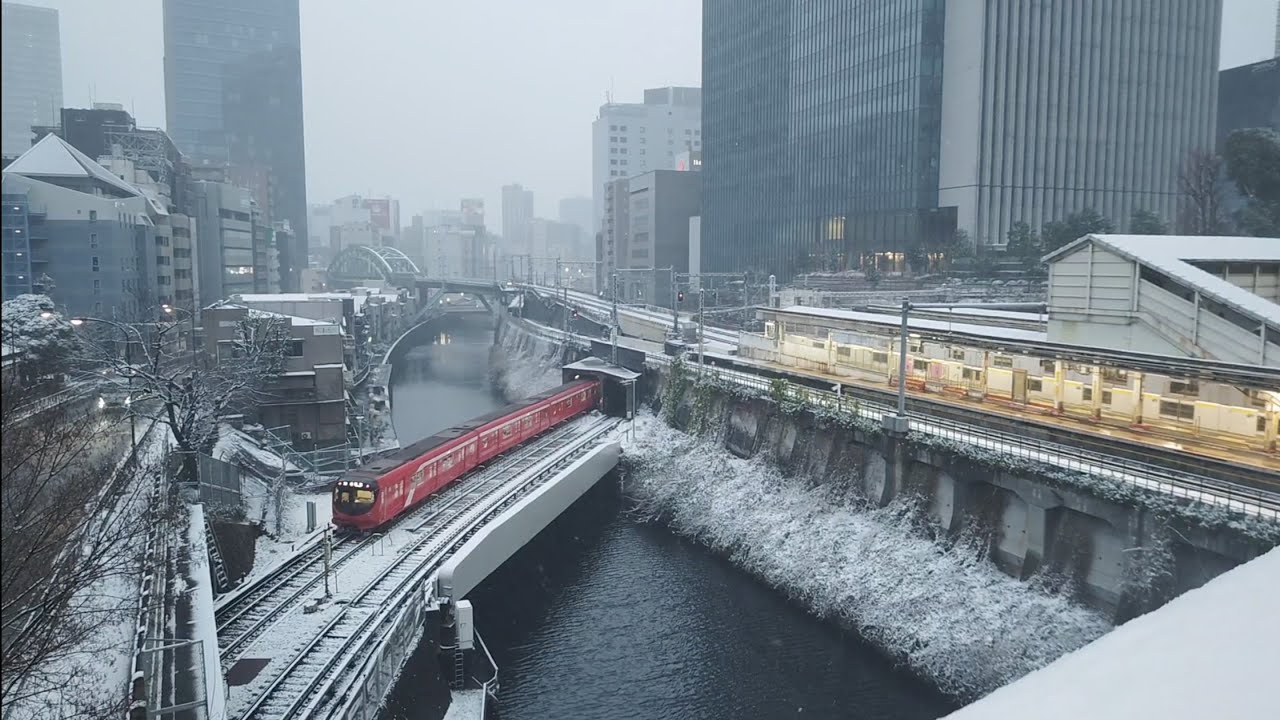 【東京も降雪】メトロ御茶ノ水駅から聖橋へ雪の中歩いてみた！  2026.2.8  AM6時27分〜