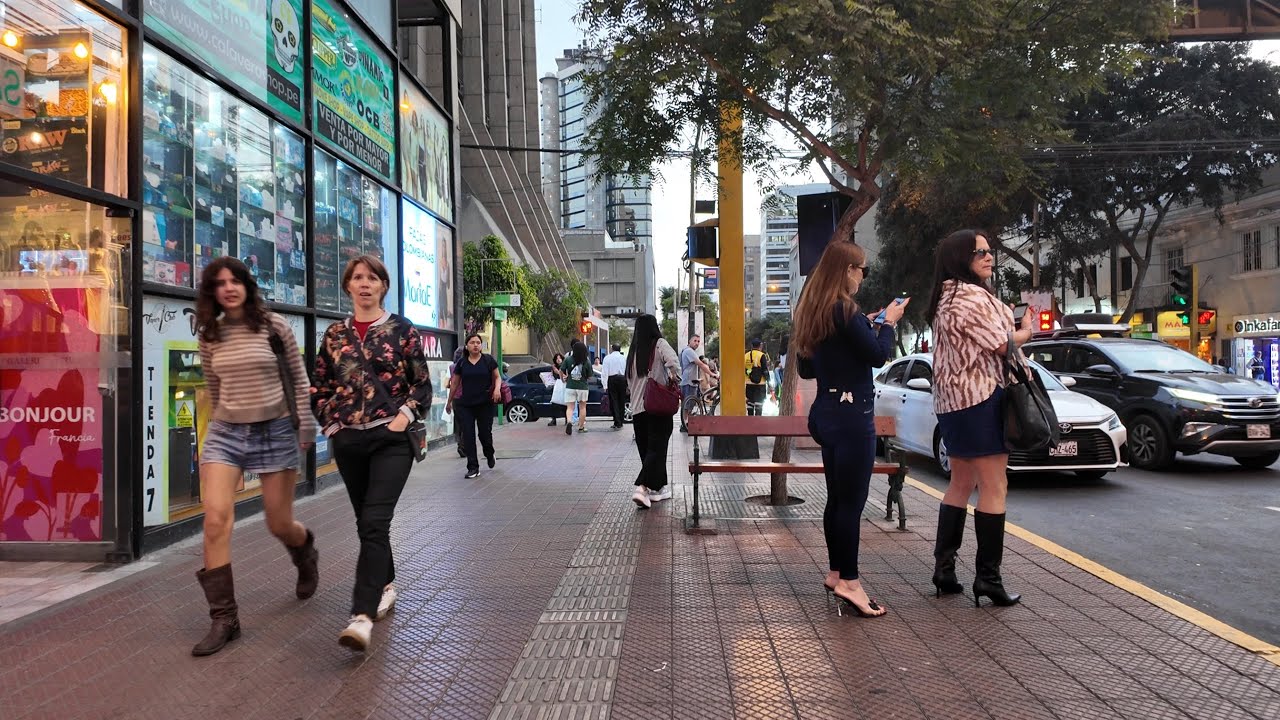 MIRAFLORES A pocas horas de Navidad!