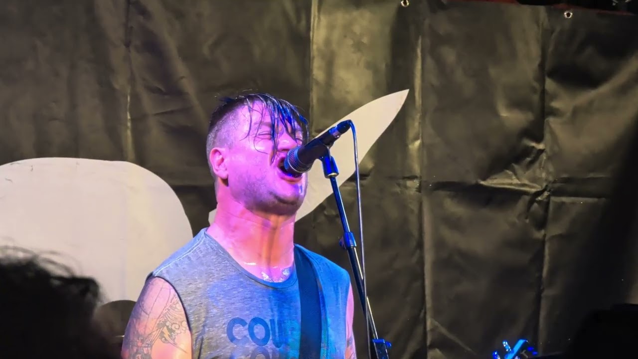 Teenage Bottlerocket - Headbanger + On My Own/Blitzkrieg Bop - Le Chinois - Paris 16012026