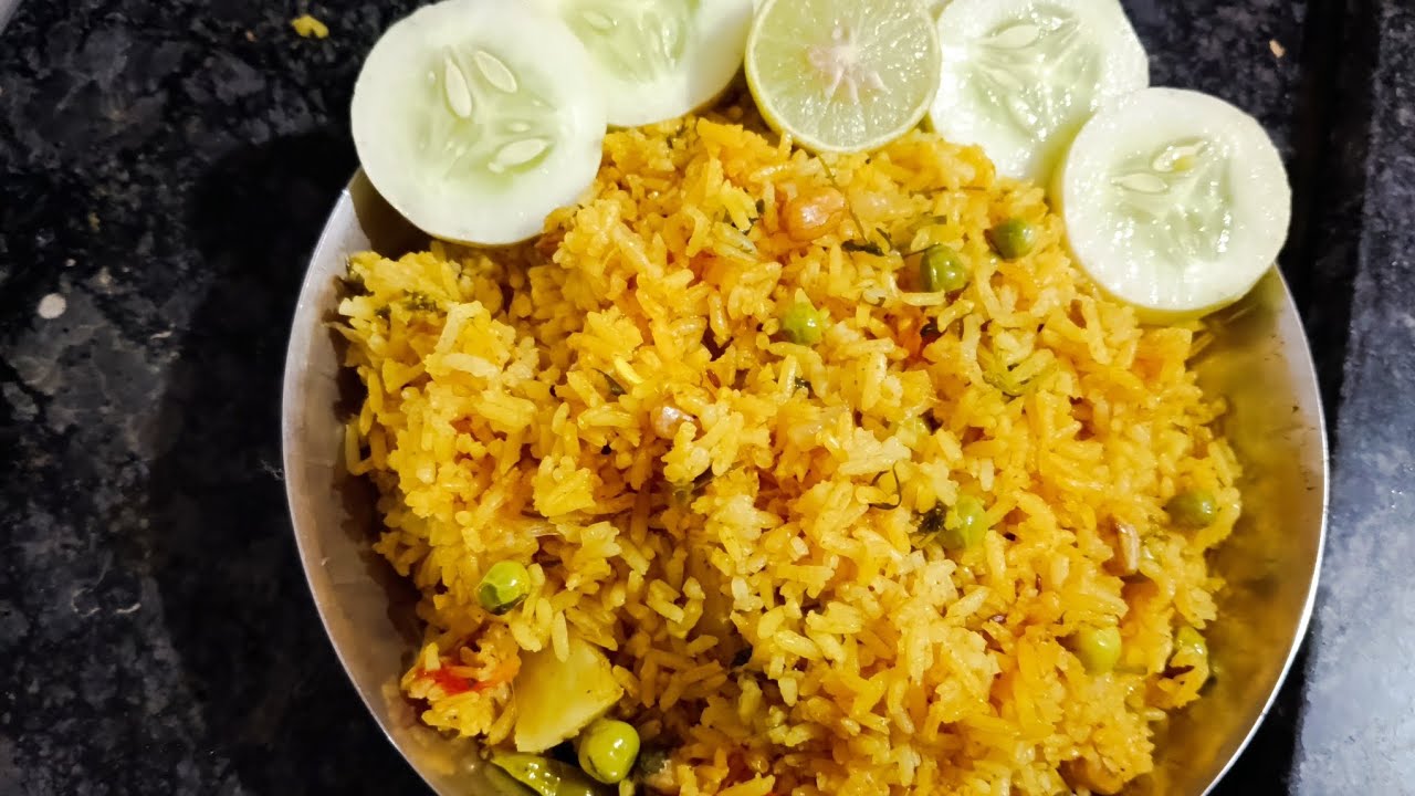 सोप्या पद्धतीने एकदम चविष्ट मसालेदार खिचडी#स्वादिष्ट रेसिपी#मराठी#😋😋@YouTube long video