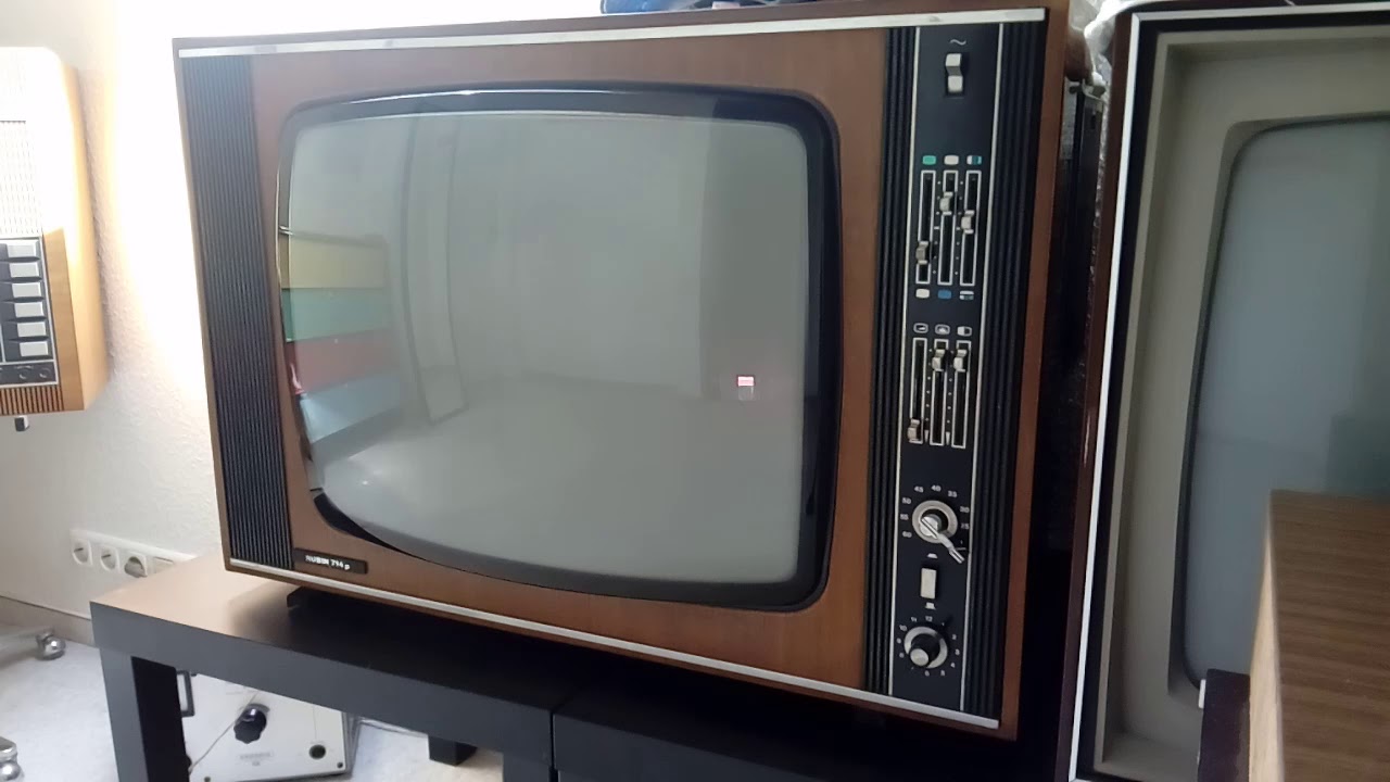 1977 - Unitra Rubin (Рубин) 714p Vintage color Television set Farbfernseher