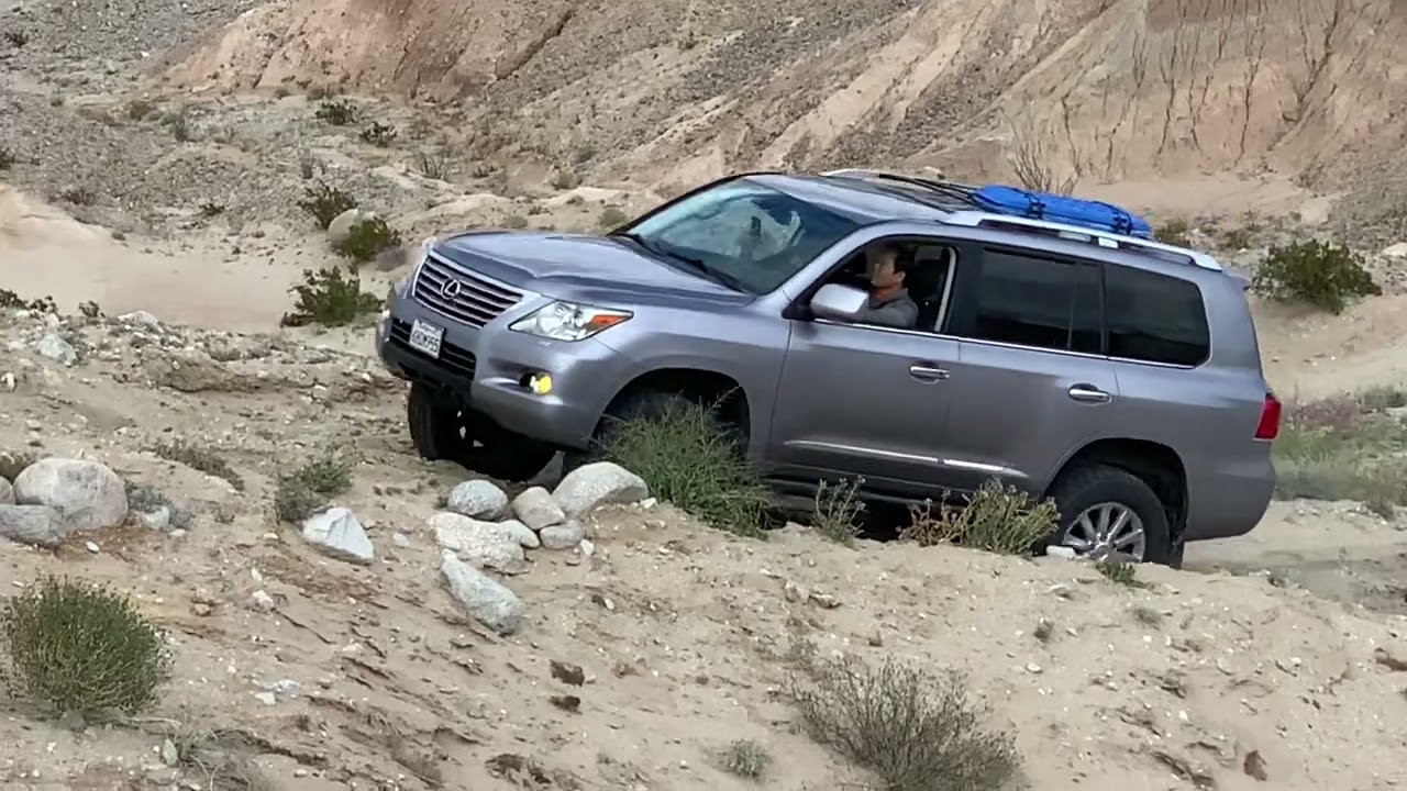 LX570 on 35s AHC Long Travel Diablo Drop Off