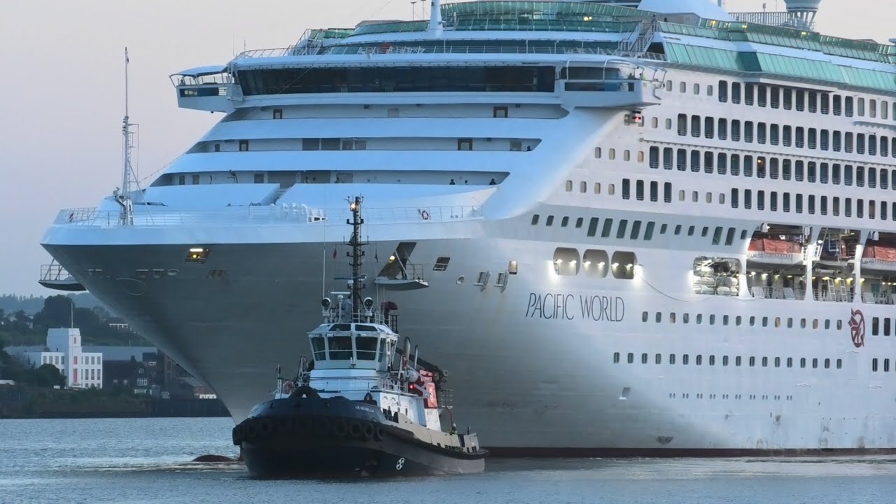 Peace Boat PACIFIC WORLD departs TILBURY