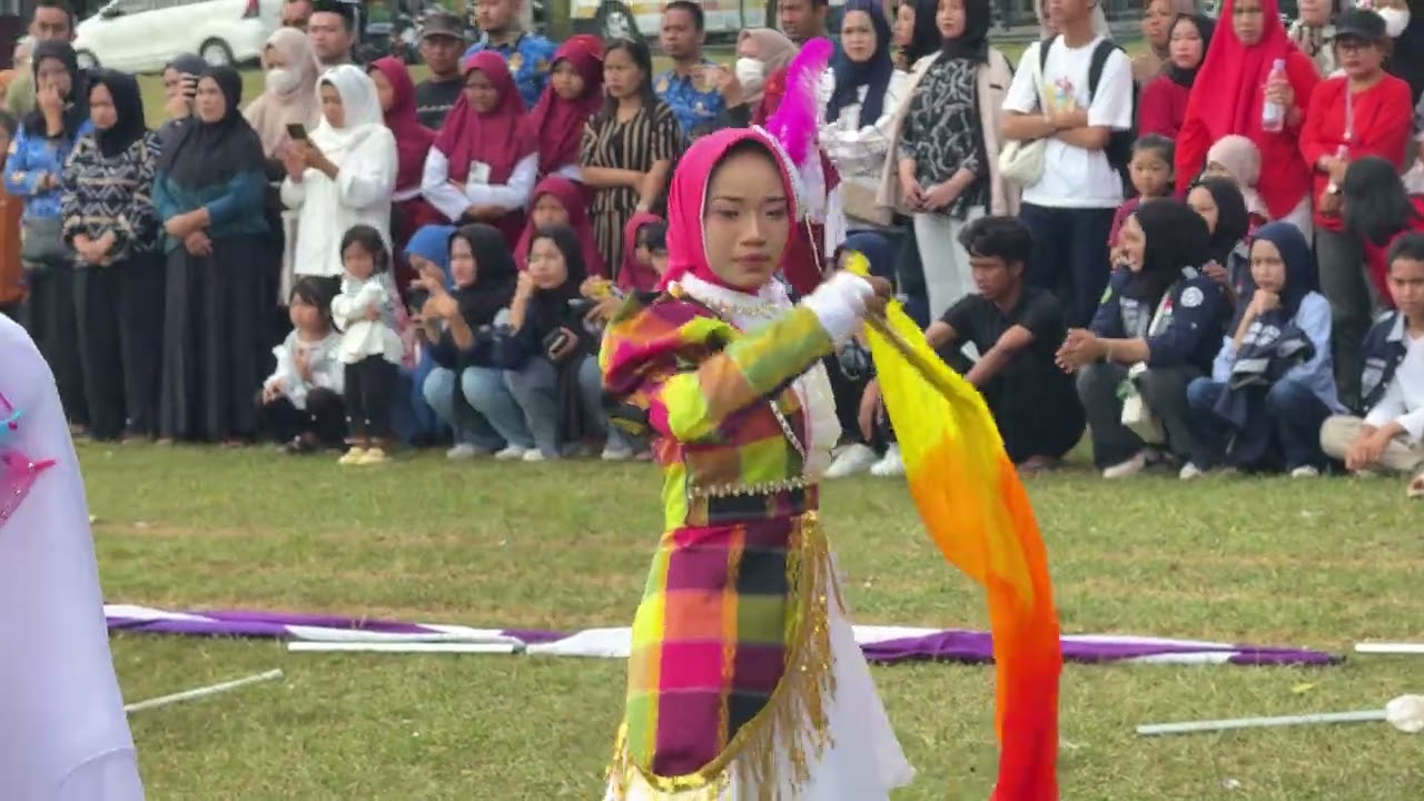 Display MTs Negeri Soppeng dalam HUT RI ke-80 di Lapangan Hikmat Takalala