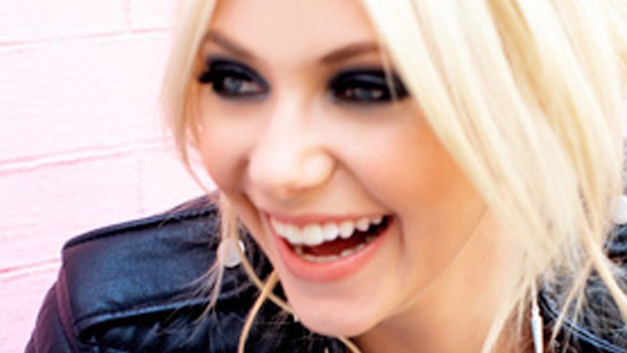 Taylor Momsen's Awesome Laugh