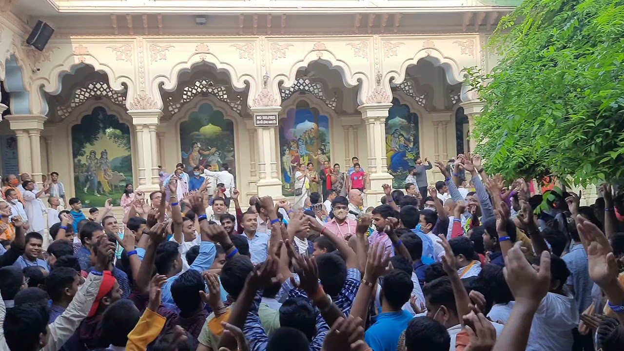 Shri Krishna Balram Temple Iskon Vrindavan rush