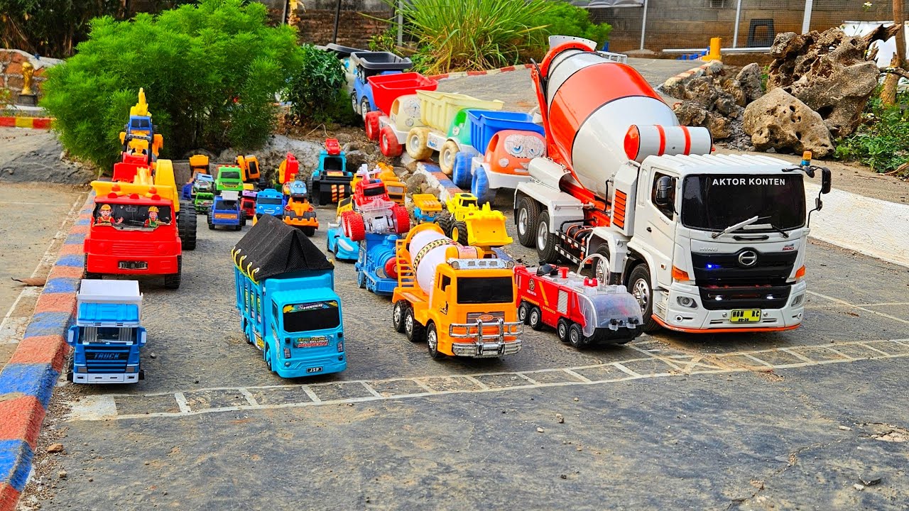 MAIN RC Mobil Truk Molen Panjang Bongkar Mobil Mobilan Truk Molen, Forklift, Buldoser, Truk Tambang 