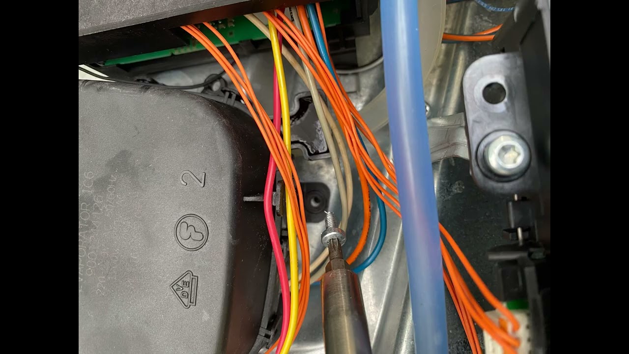 Siemens Backofen mit Dampfgarer HS636GDS1/05 Fehler E5121 behoben Verdampfer Wasserpumpe erneuert