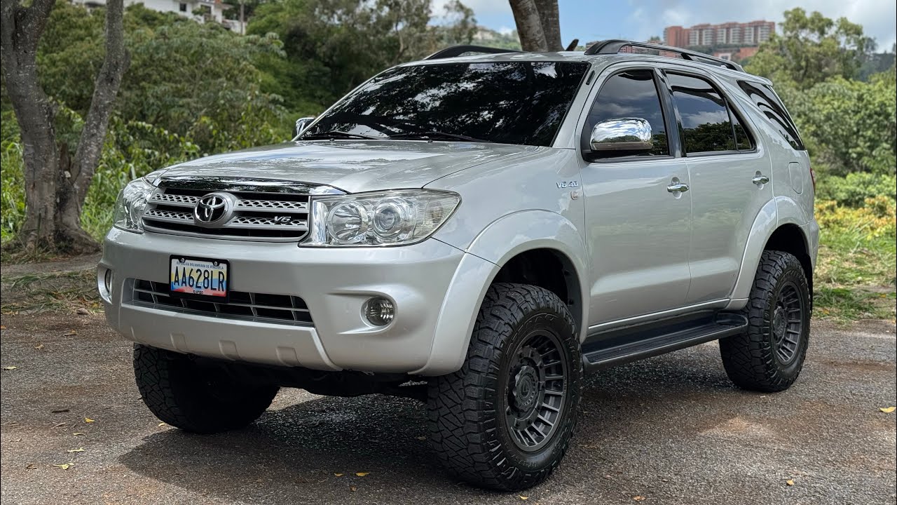 Revisando kilometraje y choques de Fortuner 2010