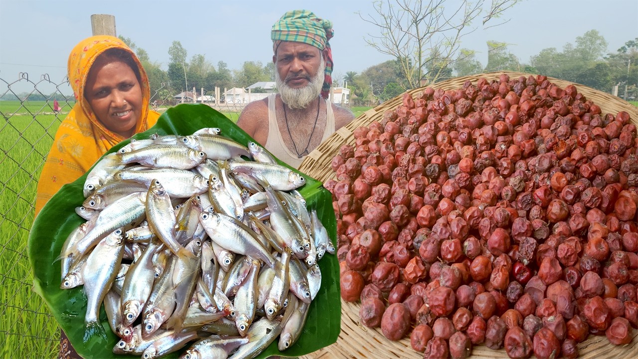 শুকনো টক বরই দিয়ে পুকুরের টাটকা ছোট মলা মাছ ধরে রান্না Small Fish Tenga Curry Boroi Mola Mach Ranna