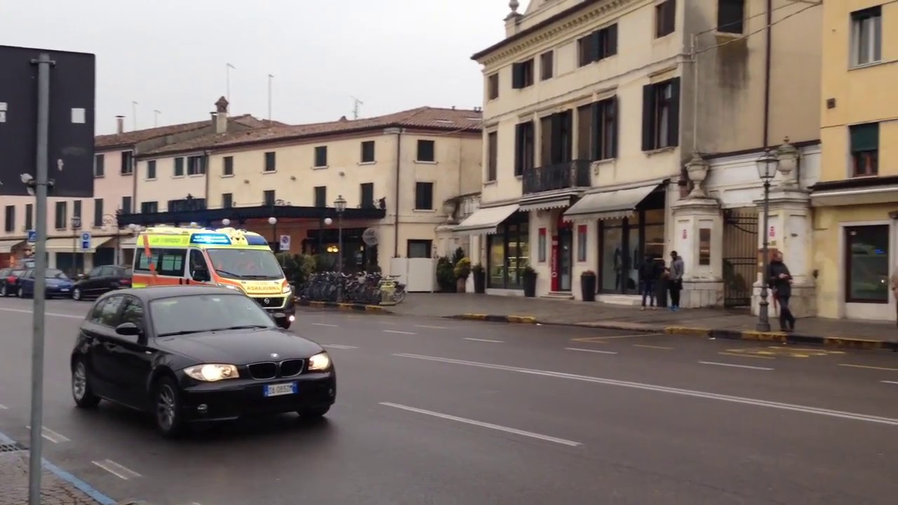 1x Ambulanza Suem Ulss 13 in Emergenza