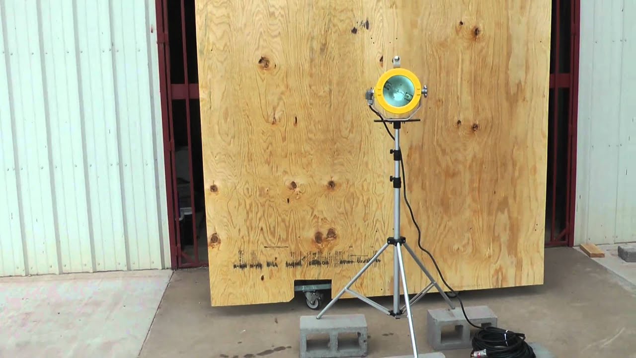 EPL-BS-70-TP1-100 - Explosion Proof Metal Halide Light - 70 Watt - Tripod Mount - Hazlo Plug