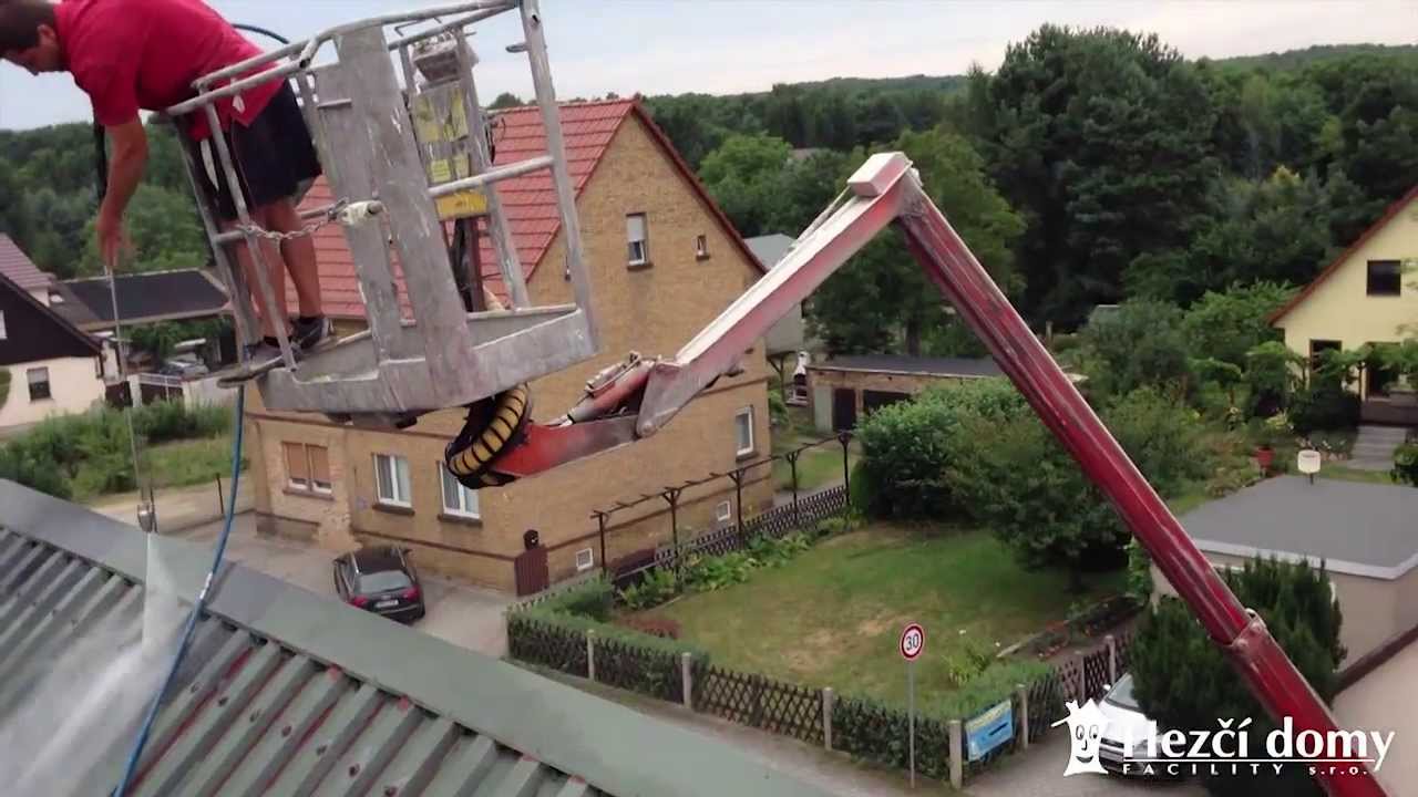 Vodní vysokotlaké čištění a nástřik plechové střechy