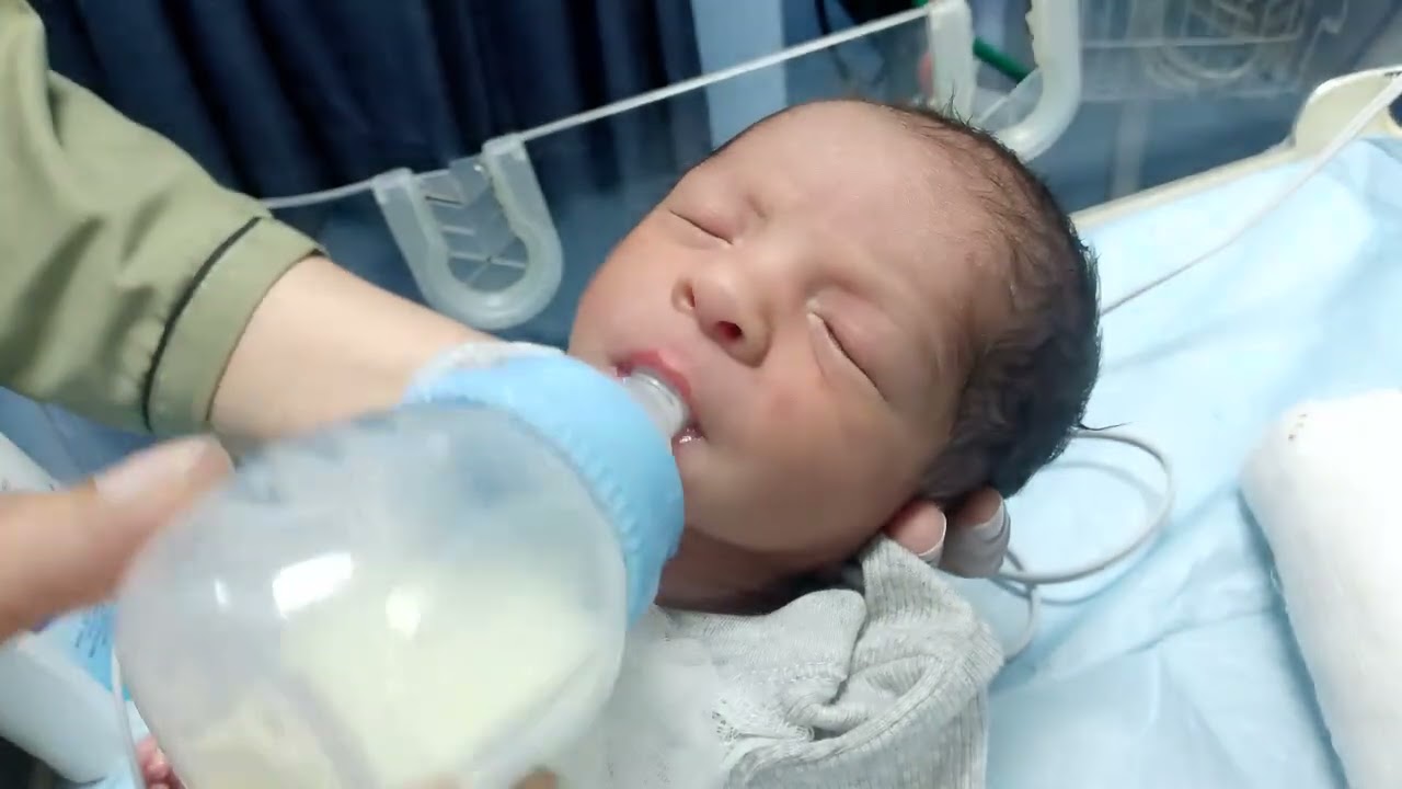 Discharge baby very hungry 💖🍼💖