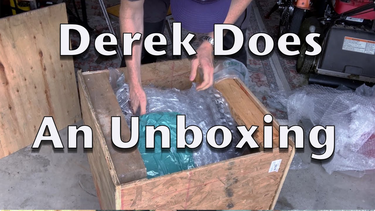 A Singer 47w70 unboxing on Derek Does.