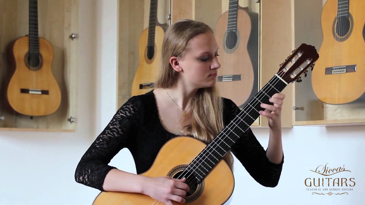 Julia Trintschuk plays Rondo Op. 5 by Matteo Carcassi on a 2009 Karl-Heinz Römmich