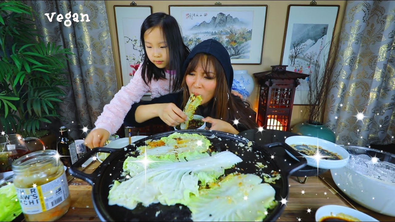 🧑🏻‍🍳 RECIPE MUKBANG • CRISPY NAPA CABBAGE PANCAKE • vegan (채식배추전)