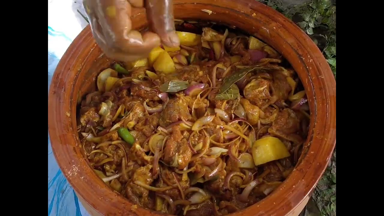আজকে আমাদের মেনুতে আছে মাটন হাণ্ডি গ্রামের কিছু বয়স্ক মানুষদেরকে নিয়ে আমাদের বনভোজন
