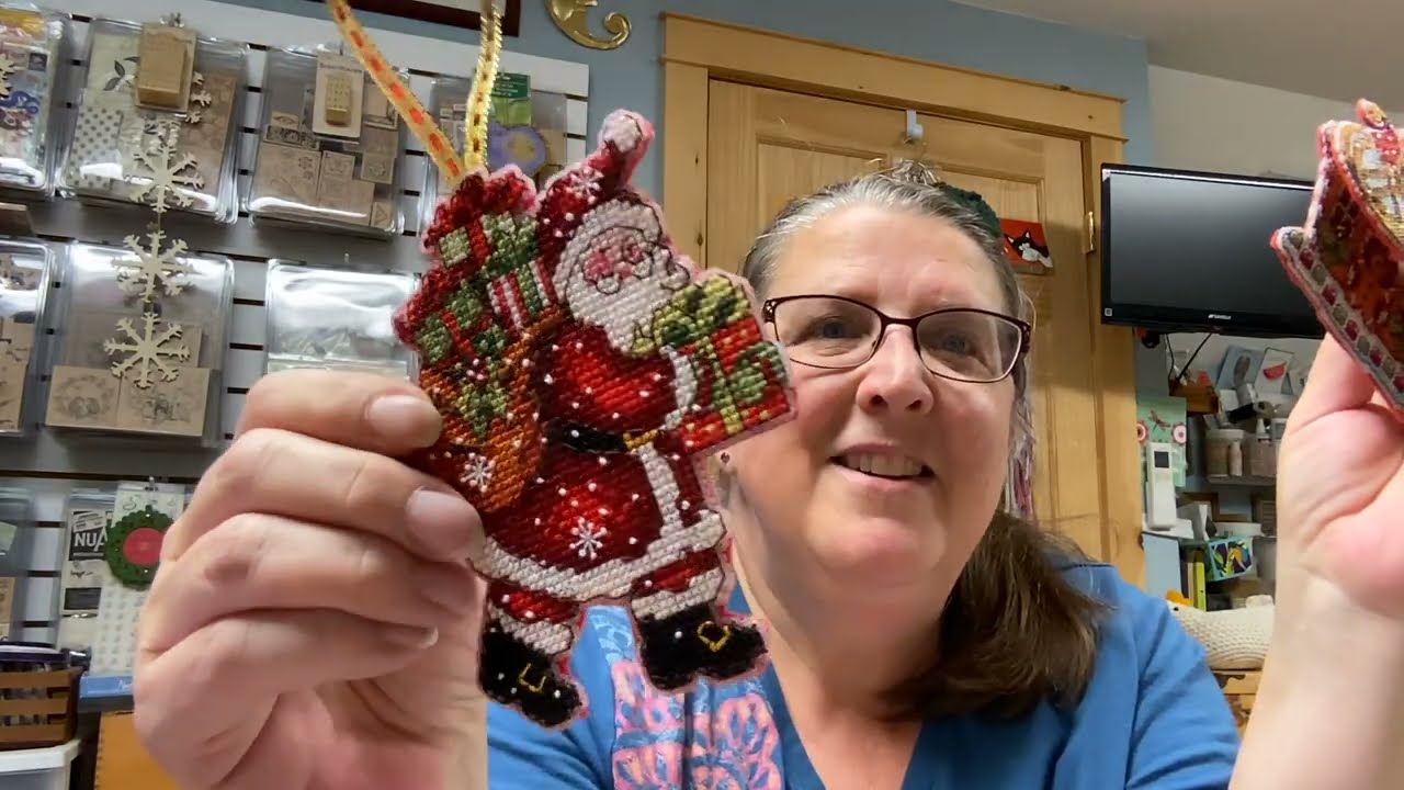 FLOSSTUBE #125:The Northwoods Stitcher-How 2 finish plastic or paper designs, my book review starts!