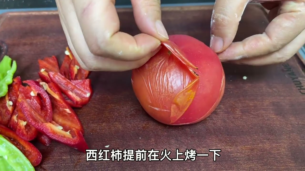 夏天的茄子鲜嫩又便宜，做成 #红烧茄子浇在大米饭上，妈呀太好吃了 #抖音美食创作人 #家常菜  #河南入夏指南