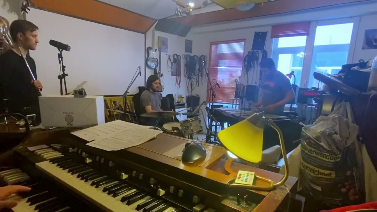 Back In The Day 1 nices Song Gerät André Schwager Daniel Scholz Tim Collins Konstantin Herleinsbärg