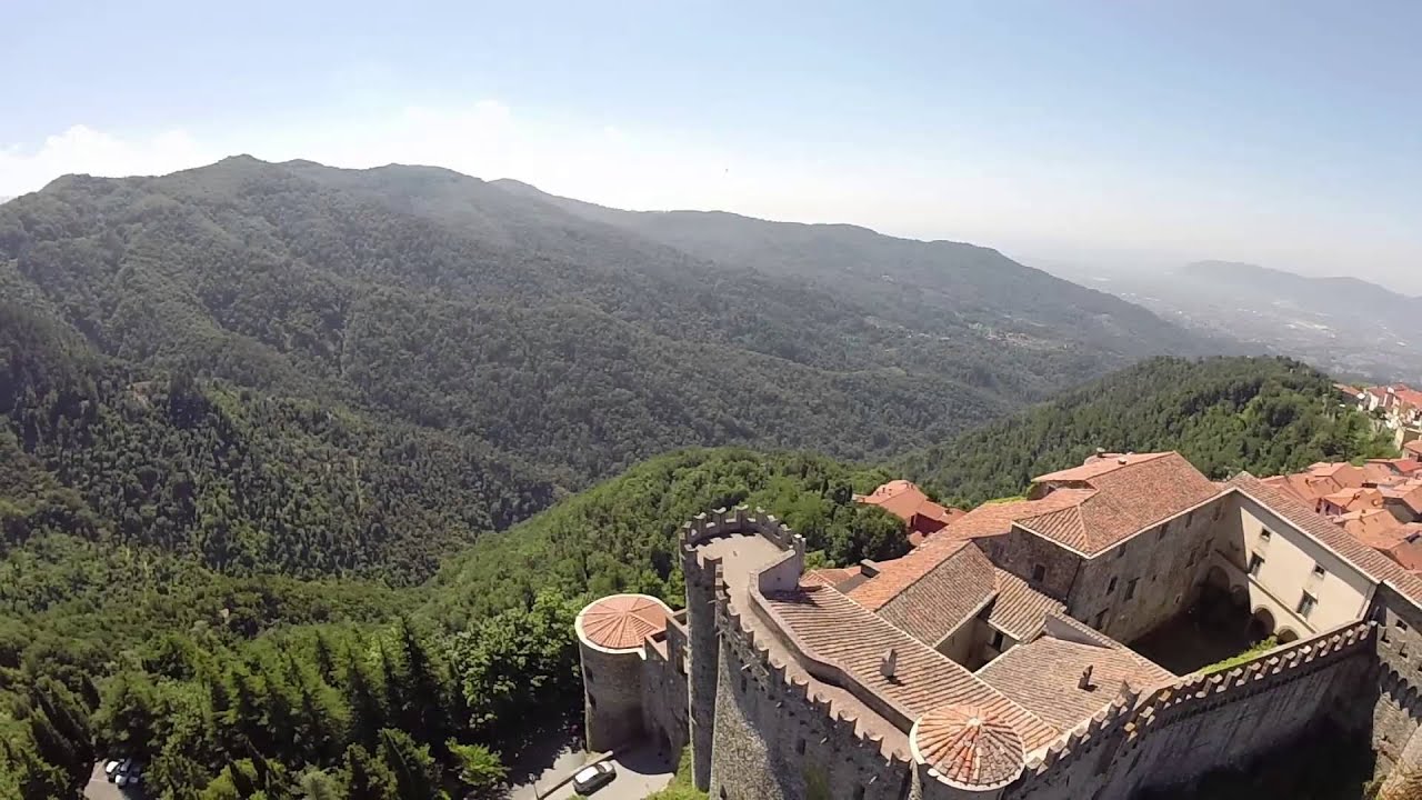 Castello Malaspina di Fosdinovo ripreso da un Drone - DJI F550