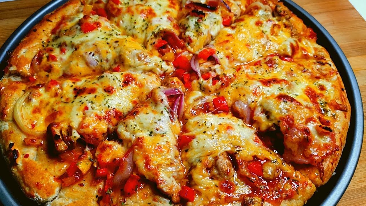 CHICKEN AND MUSHROOM PIZZA WITH BACON || PIZZA DOUGH RECIPE || PIZZA WITH SWEET CHILLI SAUCE