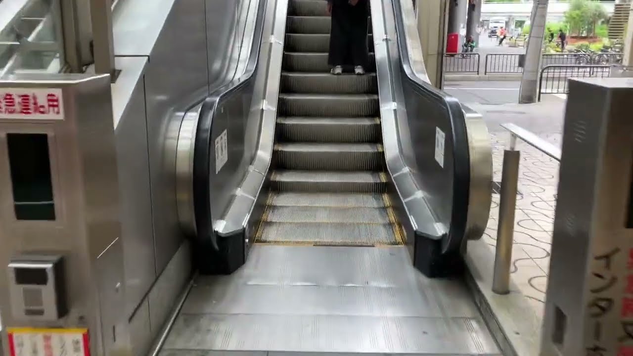 【東芝】3X エスカレーター 寝屋川市駅ペデストリアンデッキ 3X escalator Neyagawa station pedestrian deck Osaka Japan