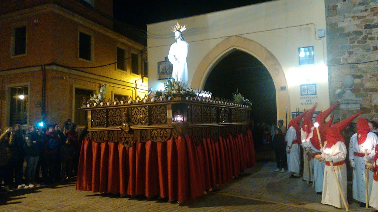 Semana Santa Astorga 2018 - Entrada de la procesión de la Santa Cena con el toque de pasos
