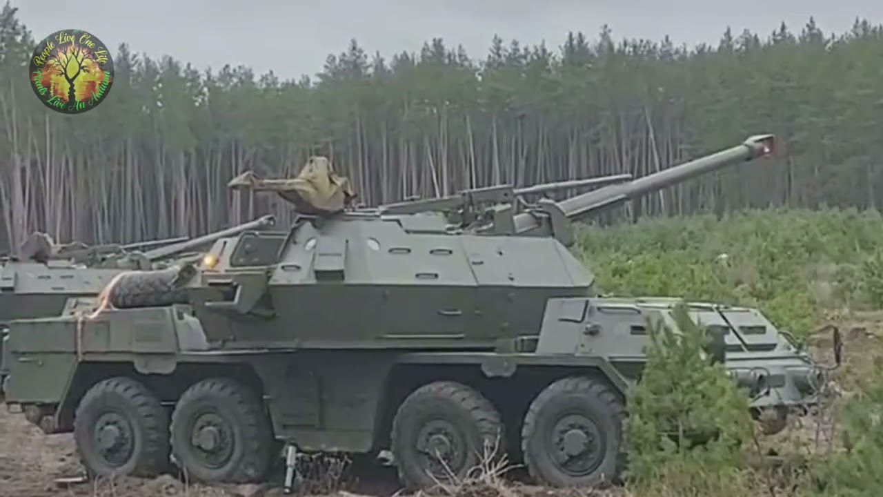 🇺🇦🚀💥🇷🇺 The 152mm SpGH DANA self-propelled howitzer fires #ukrainewar #howitzer #propeller