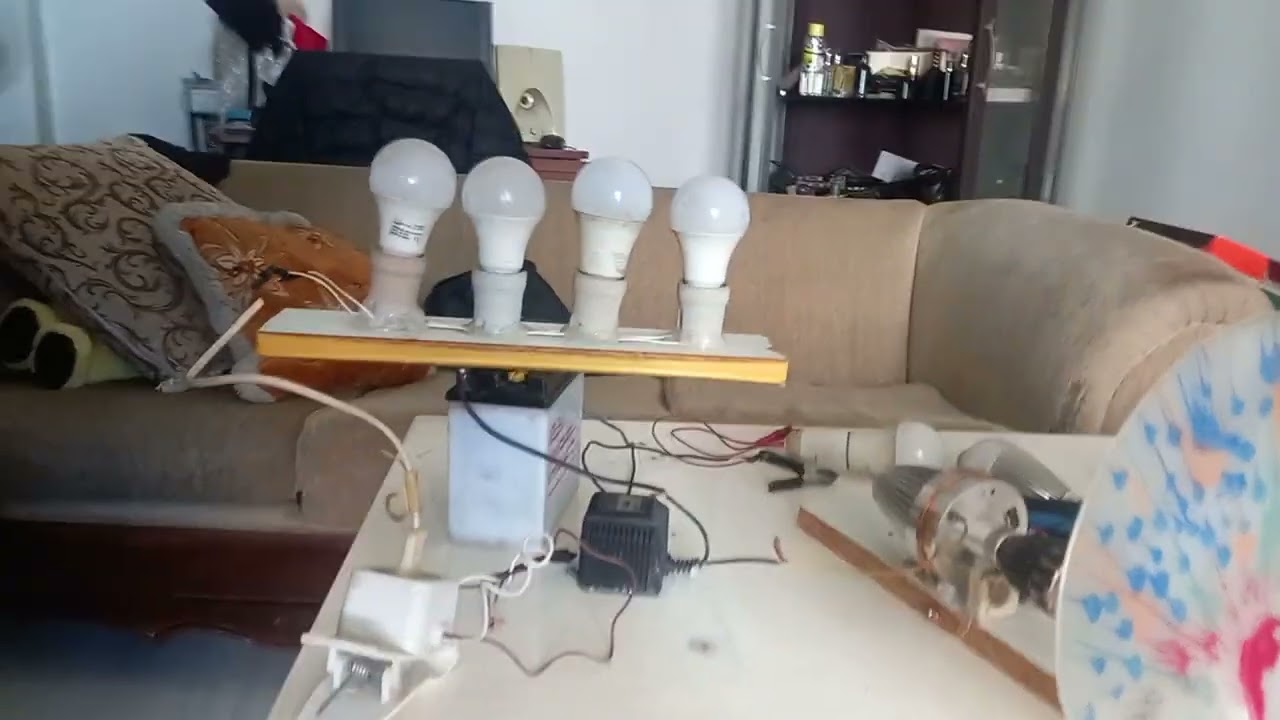 بأدوات بسيطة من الخردة  لتوليد الكهرباء