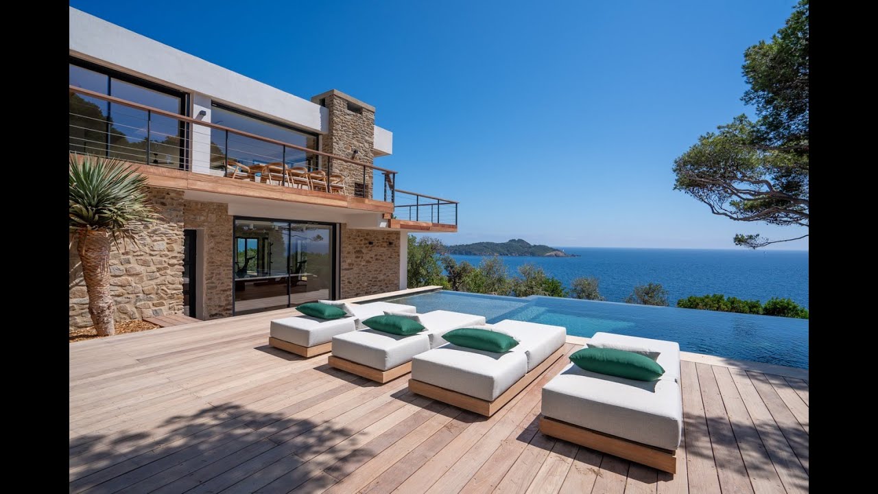 Hyères Presqu'île de Giens villa californienne pieds dans l'eau