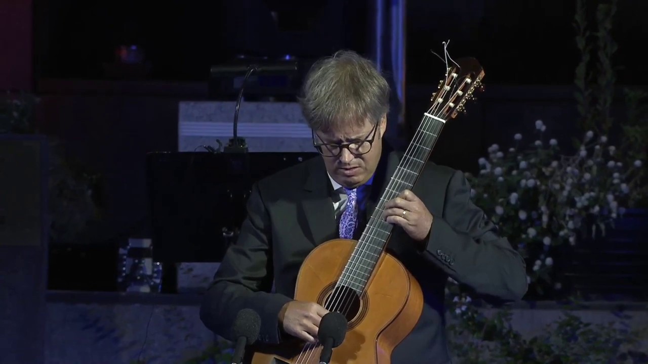 Franz Halasz,guitar, plays Granada by Isaac Albeniz live in Seoul