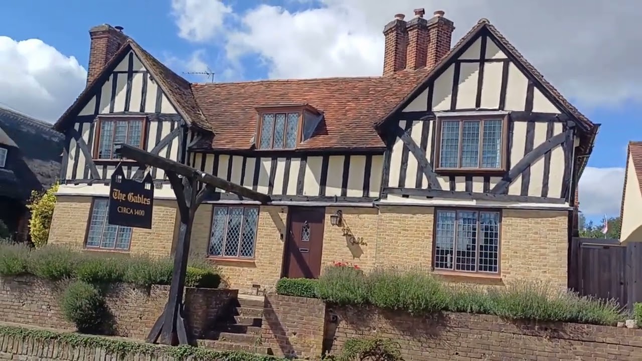 BRAUGHING VILLAGE COUNTRYSIDE  ENGLISH WALK
