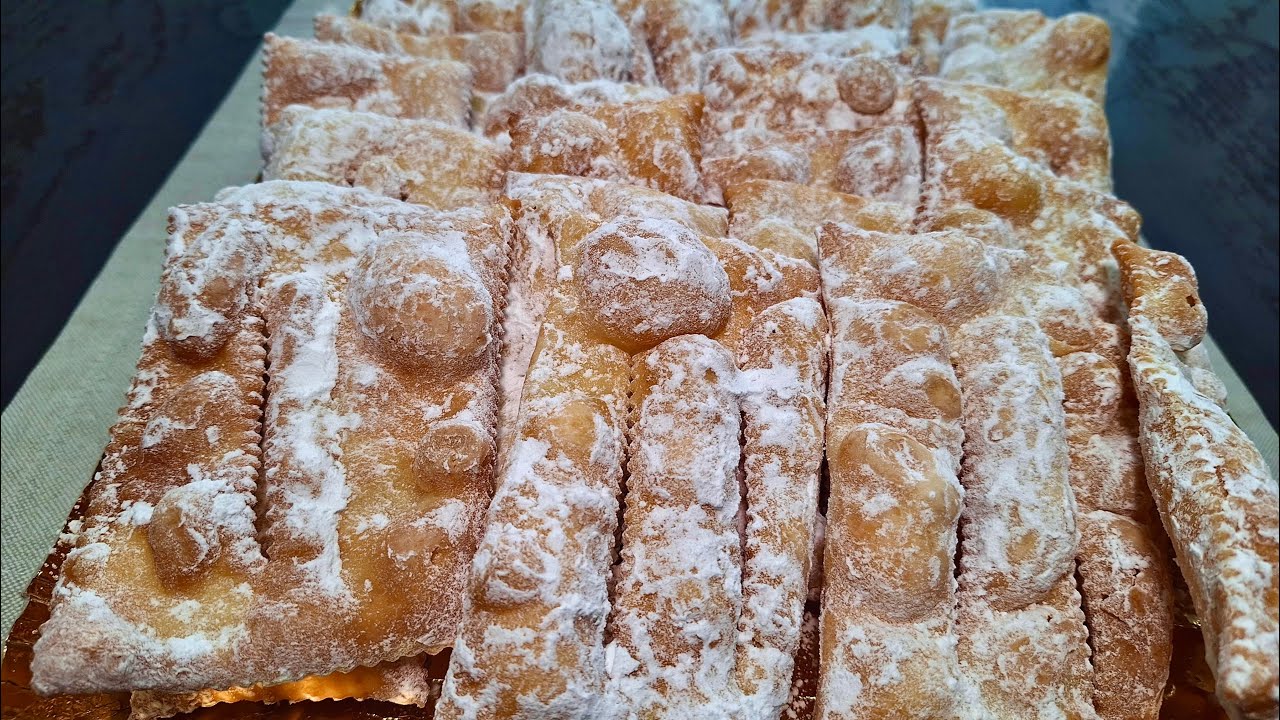 CHIACCHIERE DI CARNEVALE: La ricetta per farle friabilissime! 🎭