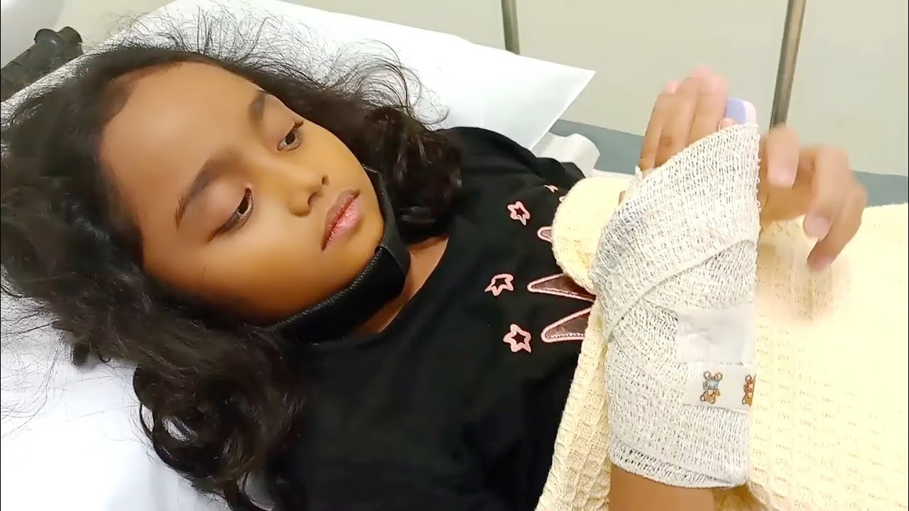Airis masuk Hospital,besok dah start sekolah.. 😭😭😭