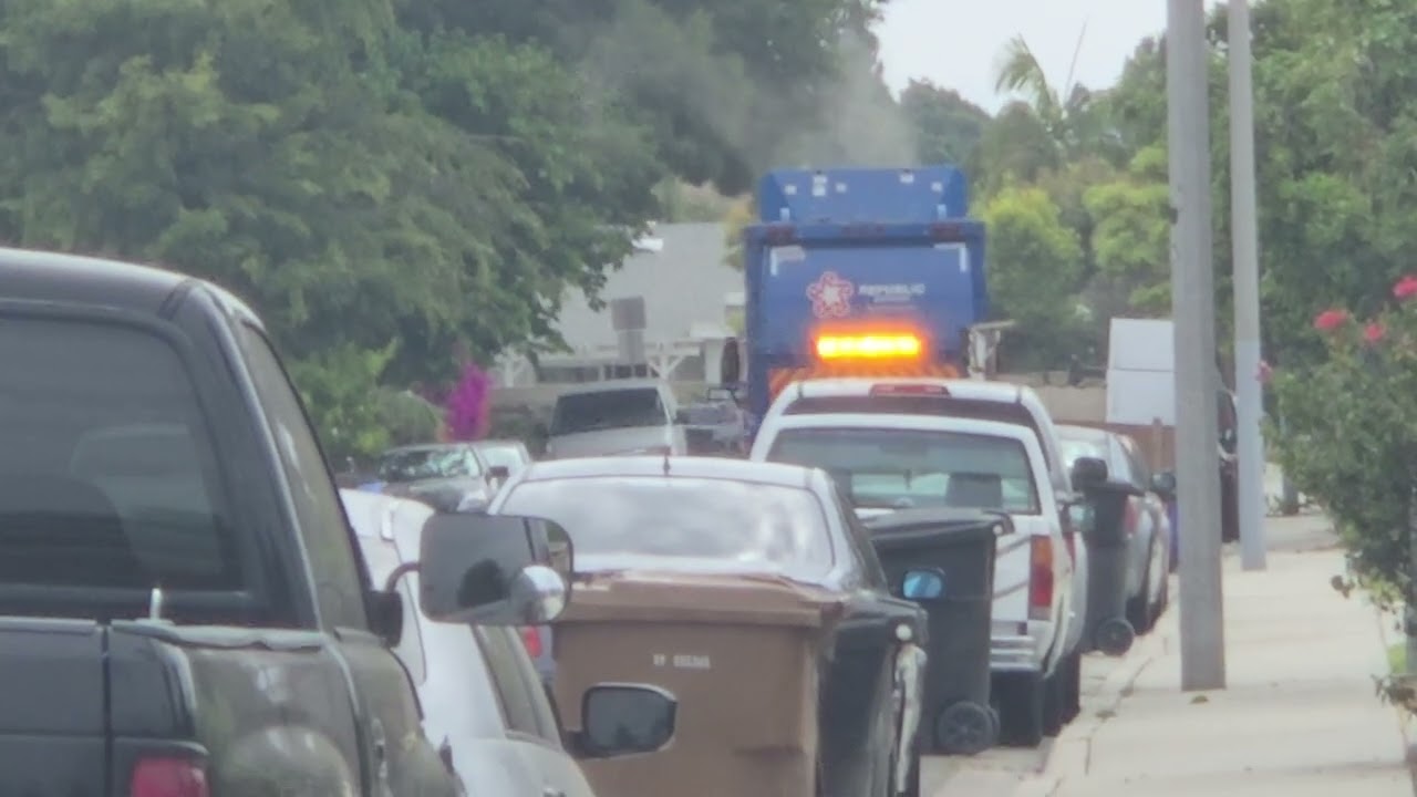 Republic services McNelius ZR 2439 collecting Yard Waste Post Memorial Day 2025