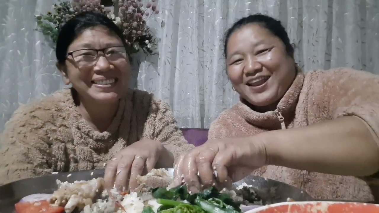 Mukbang with my sister 😅🤣