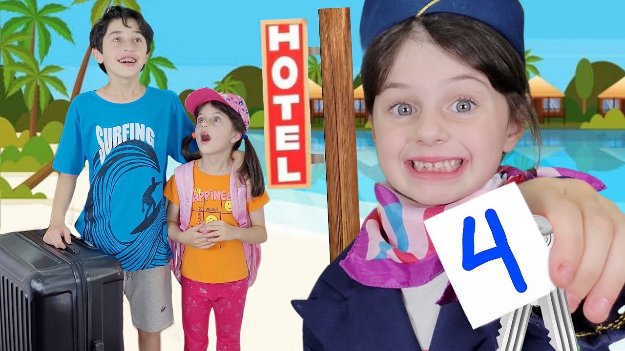 Mimi e Julinha em Histórias Engraçadas de Hotel, Bebês e Brinquedos para crianças