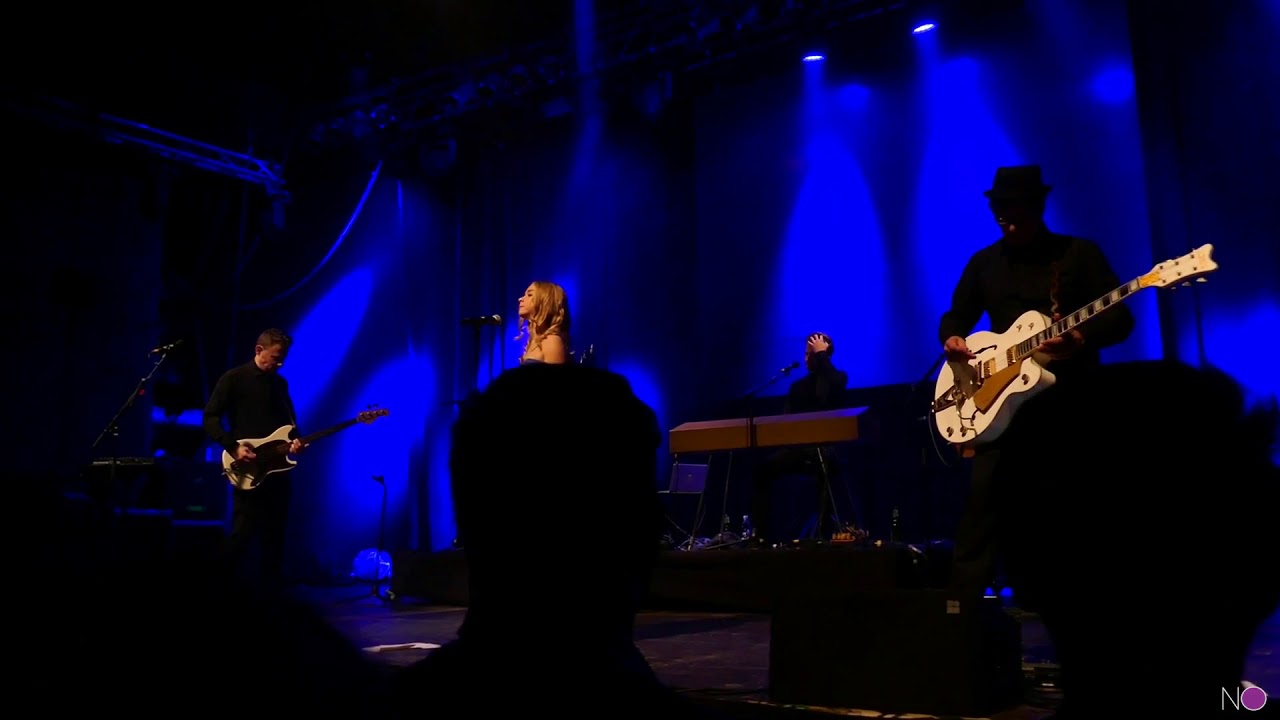 Hooverphonic - Sometimes [06.10.2019, live in Warsaw]