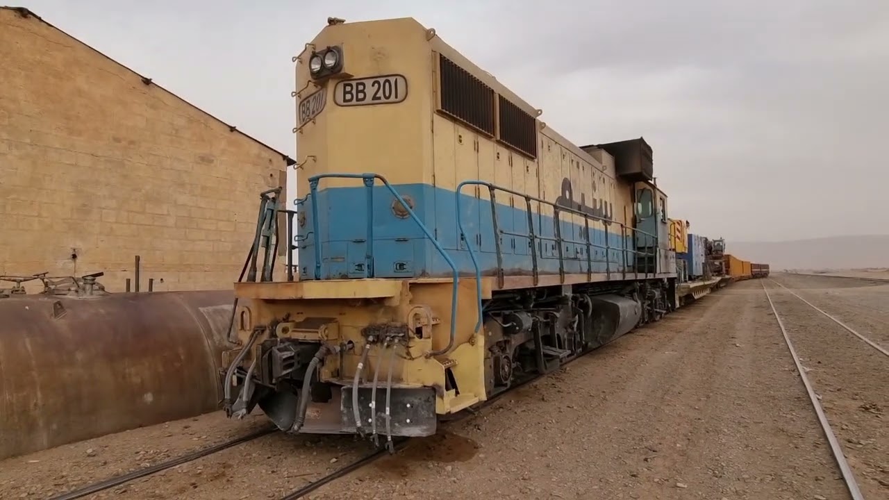 Mauritania - boarding the iron ore train from Zouerat at Choum and riding to Nouadibou