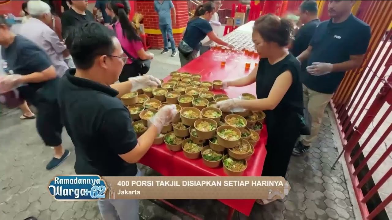 Indahnya Berbagi Takjil di Wihara Dharma Bakti