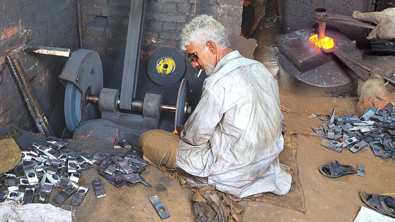 Turning an old Leaf spring into a Hammer | Forging Hammer Process