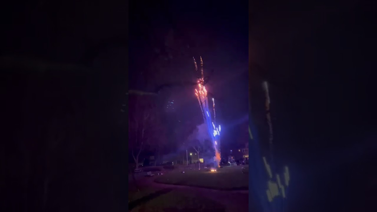 Eigen Vuurwerk/compound Show @ Giethoorn! Wat een vuurwerk! Kippevel tot en met ❤️😎 Fantastisch!! 😍
