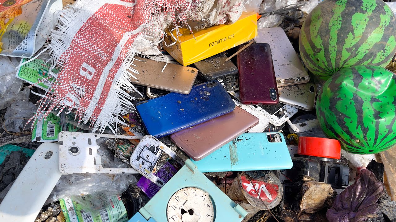 Today's luck, I got 7 used, broken phones in the trash || Restore old phone