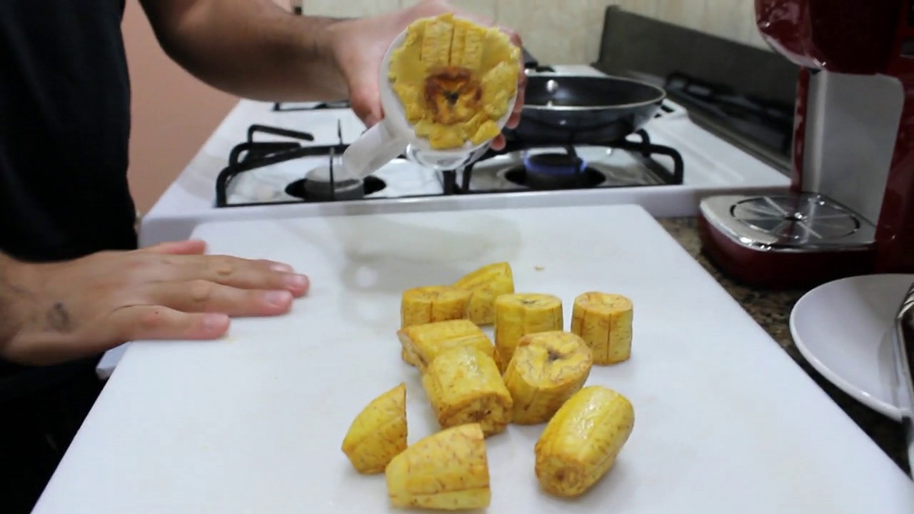 How to make Tostones (Fried Plantains)