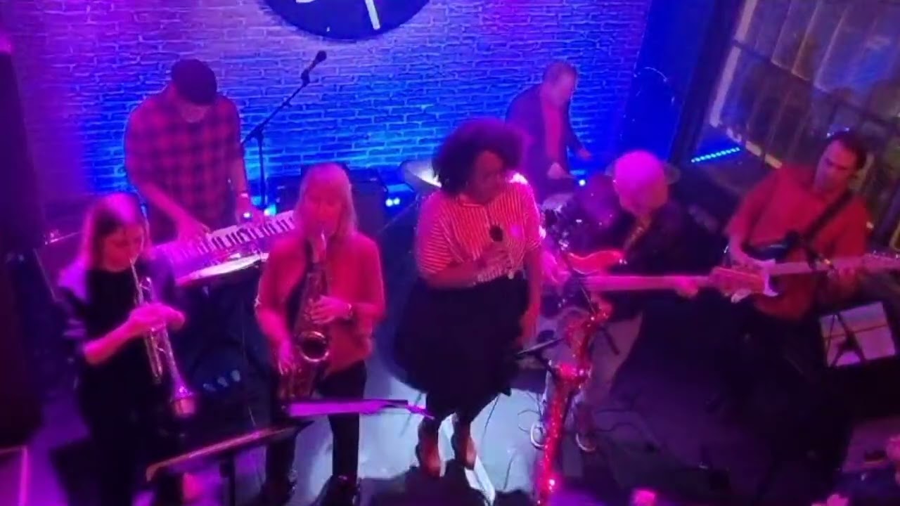 THE FAMILY RUBBERSOUL / Tribute AMY WINEHOUSE au Supersonic /  Help yourself